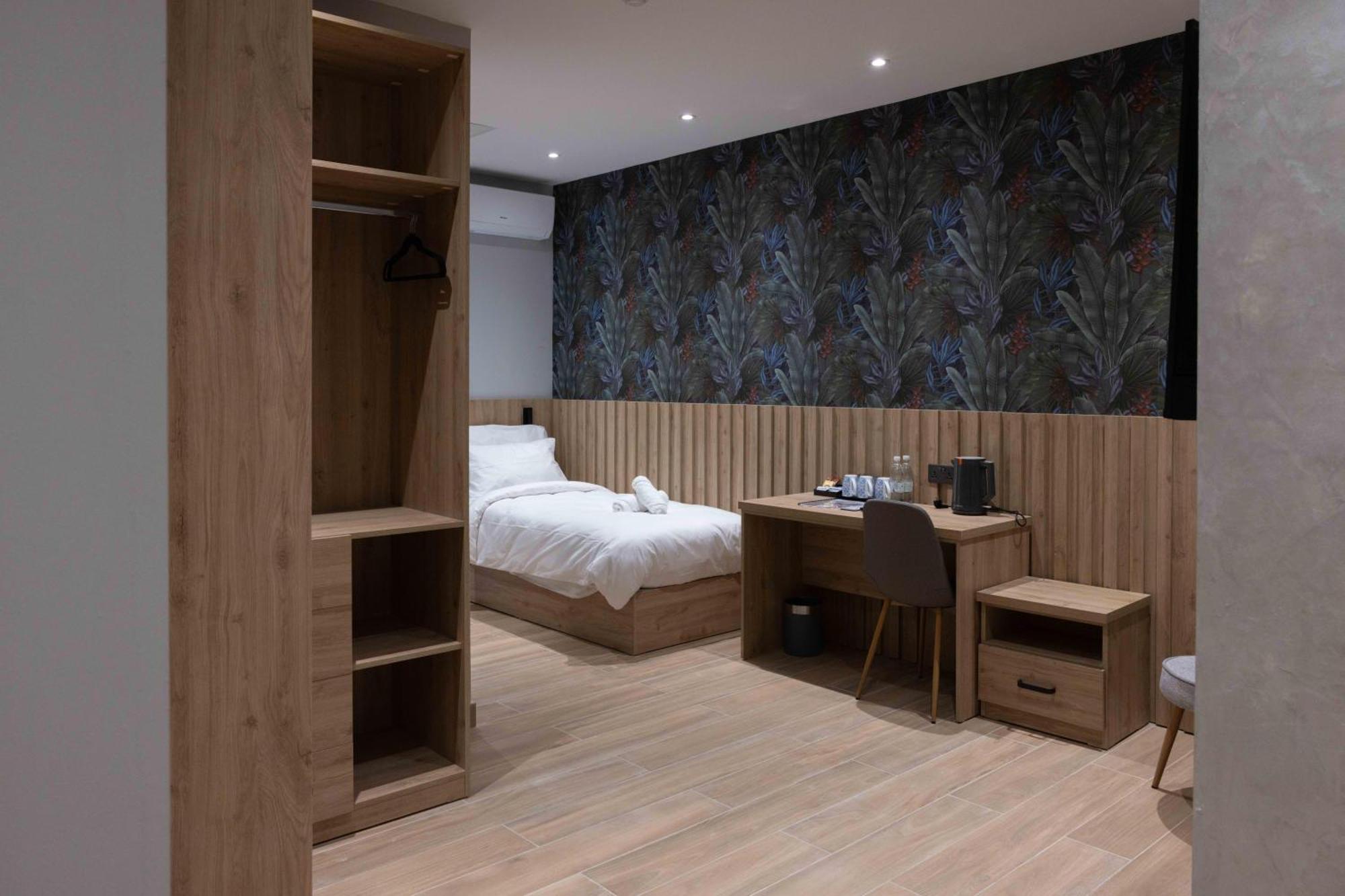 University Boutique Rooms Msida Exteriör bild