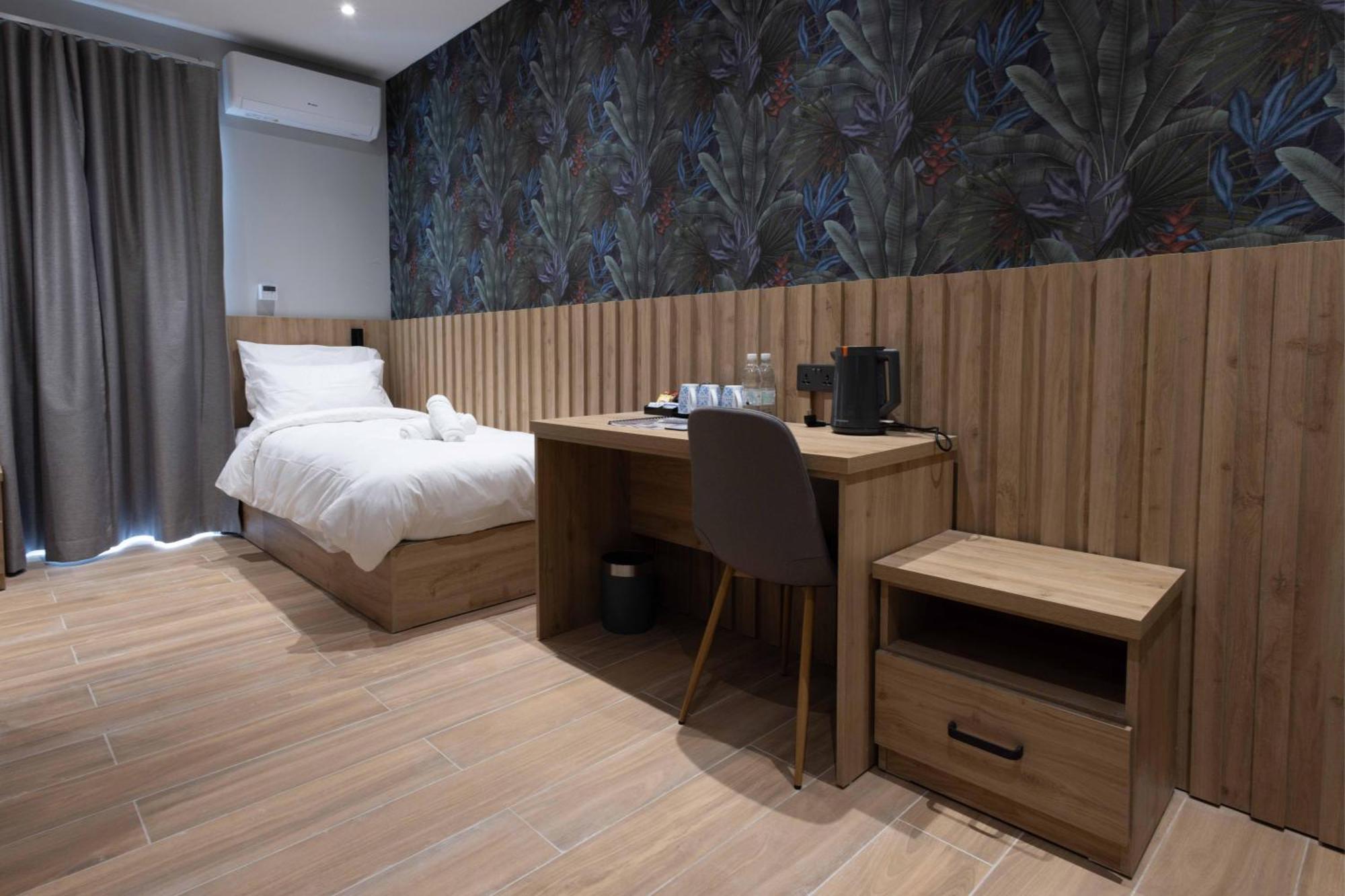University Boutique Rooms Msida Exteriör bild